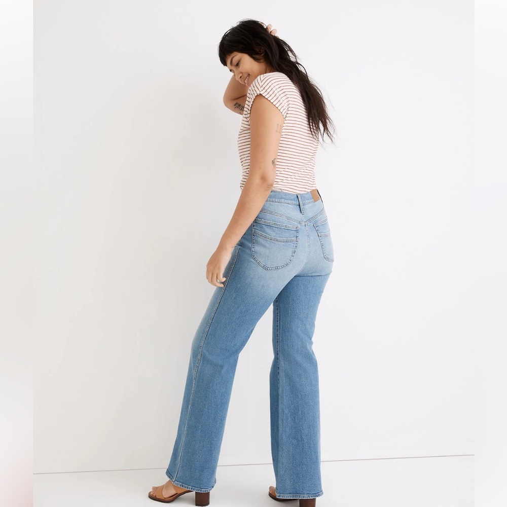 • Madewell • Women’s High-Rise Flare Jeans in Caine Wash Blue 29 - Picture 2 of 5